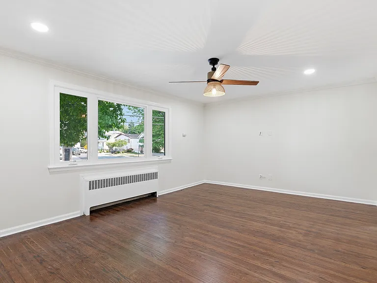 322 Broughton Ave #1 — Photo 3
