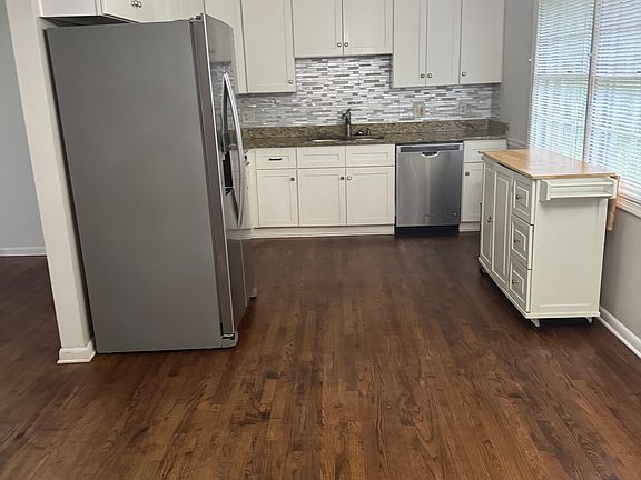 2nd image of 2125 Nancy Cir SE