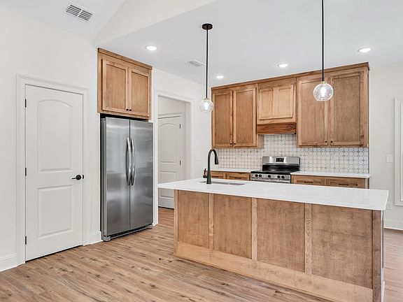 5th image of 2728 Bains Rd