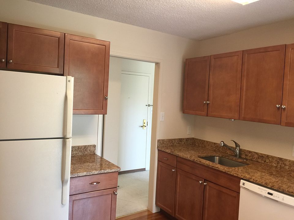 1st image of 2311 Pimmit Dr APT 419
