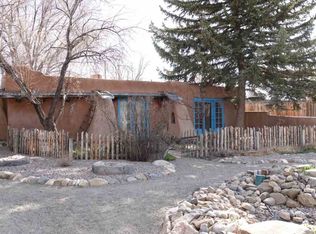 62 Valerio Rd, Ranchos De Taos, NM 87557