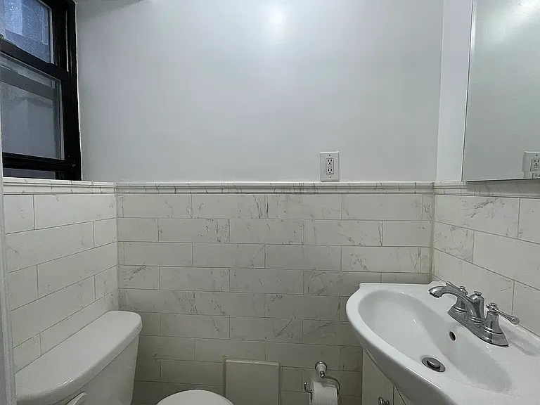 121 E 31st St #1E — Photo 16