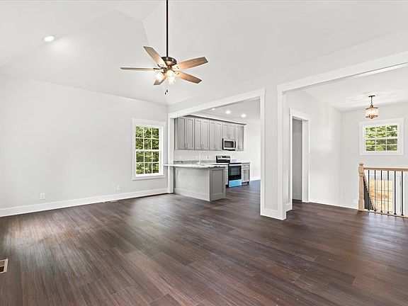 4th image of 2041 Ashley Ln