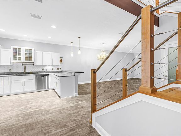 5th image of 409 BARCELONA DRIVE