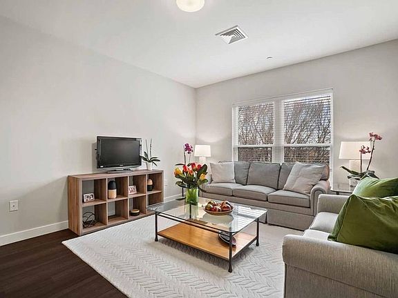 4th image of 999 Hancock St Unit 312