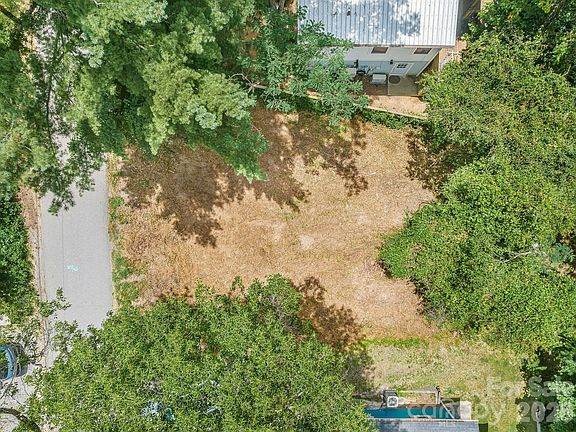2nd image of 99999 Deaver St #4