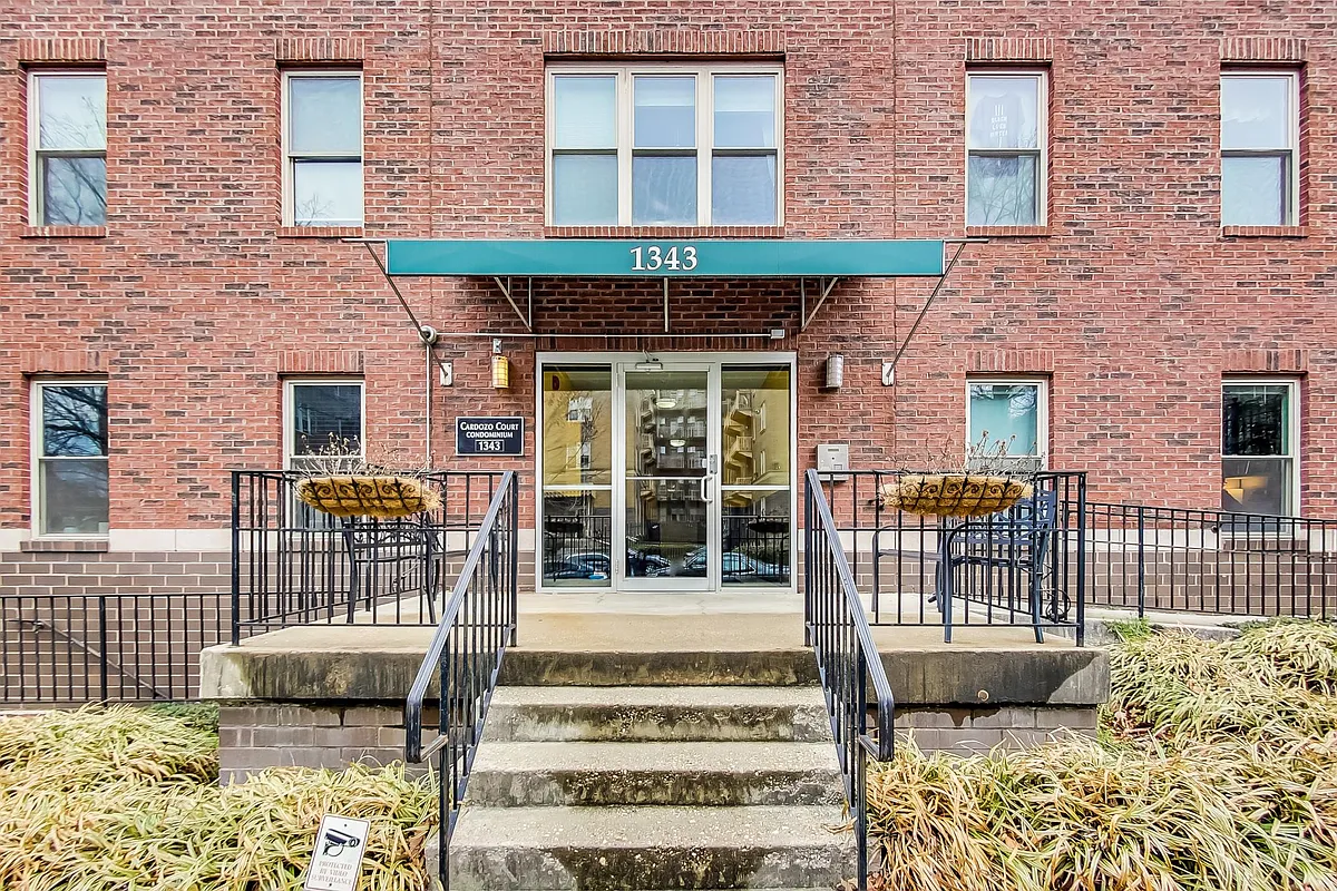 Building Photo - 1343 Clifton St NW #204