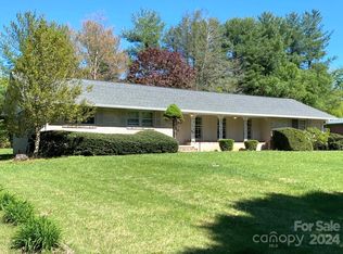 399 Balsam Rd, Hendersonville, NC 28792