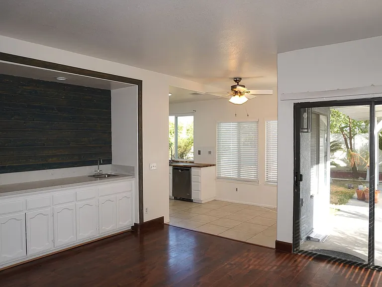 10386 Meadow Creek Dr — Photo 12