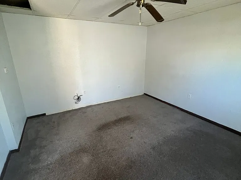 305 E Maple St — Photo 11