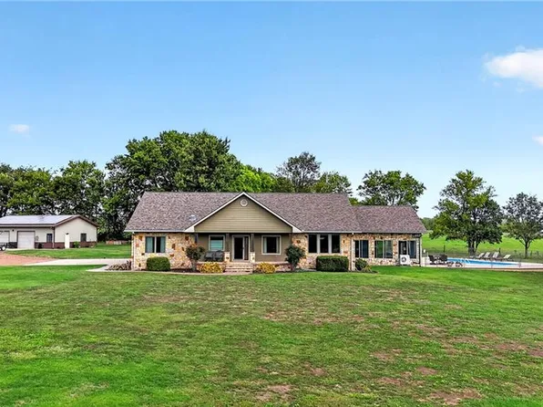 11210 Lakeview Dr, Erie, KS 66733