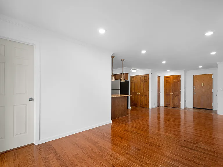 141 Great Neck Rd #2G — Photo 11