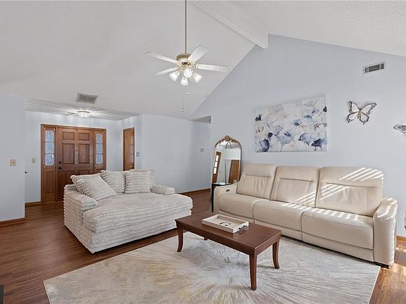 5th image of 300 Jeremys Straight