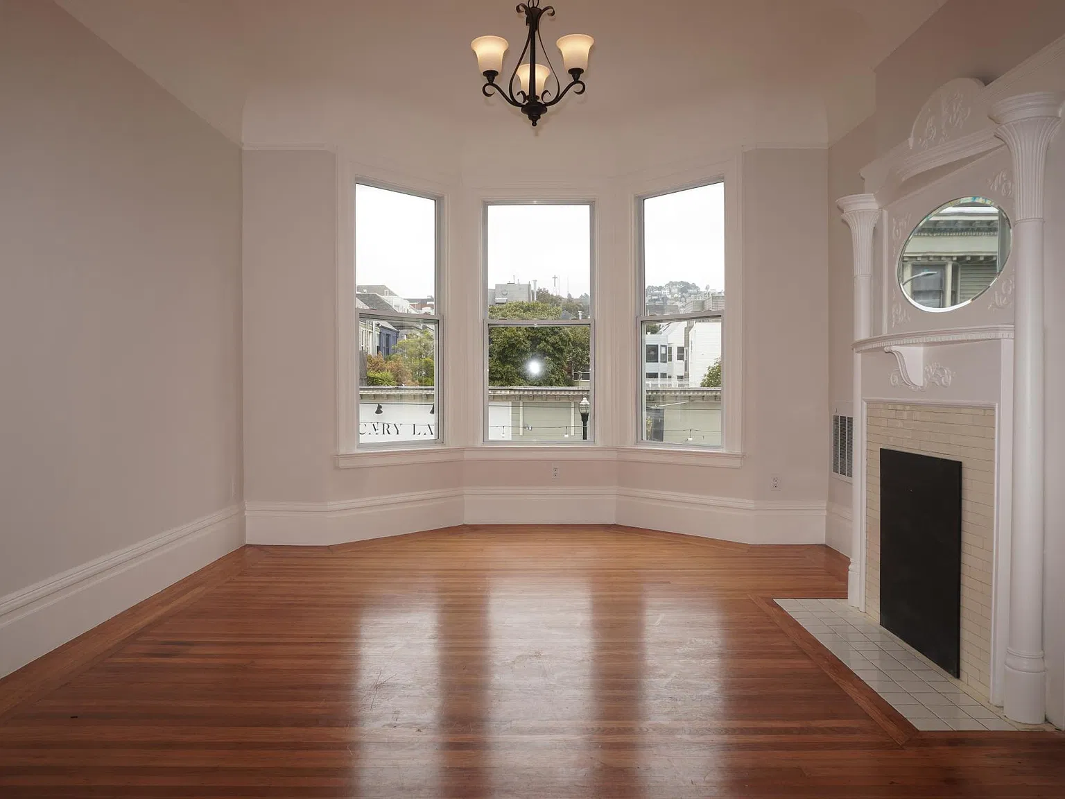 3 bed, 1.5 bath, $9,000 — Photo 2