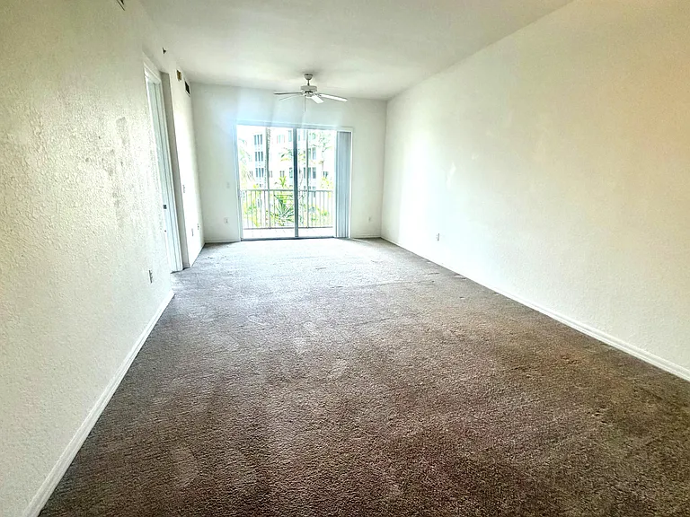 3600 Oaks Clubhouse Dr #309 — Photo 6