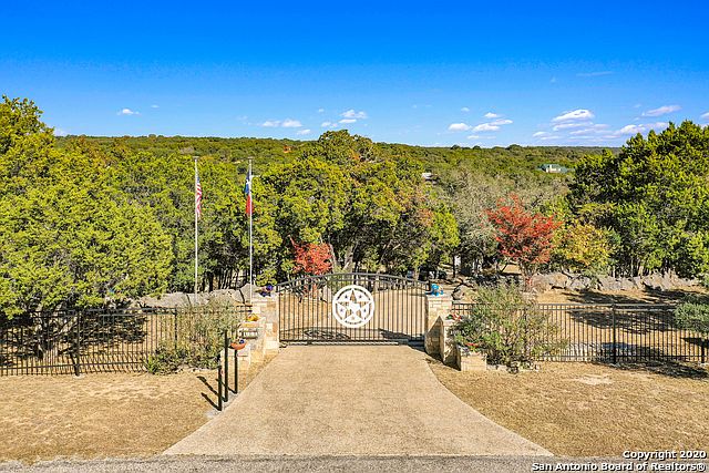 1st image of 424 Saddle Mountain Dr