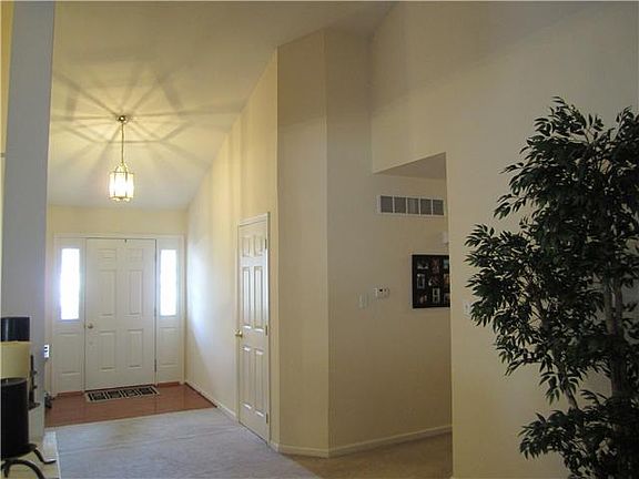 Flowing floor plan makes entertaining effortless!