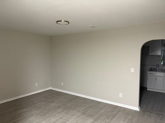 5th image of 1014 Bloor Ave