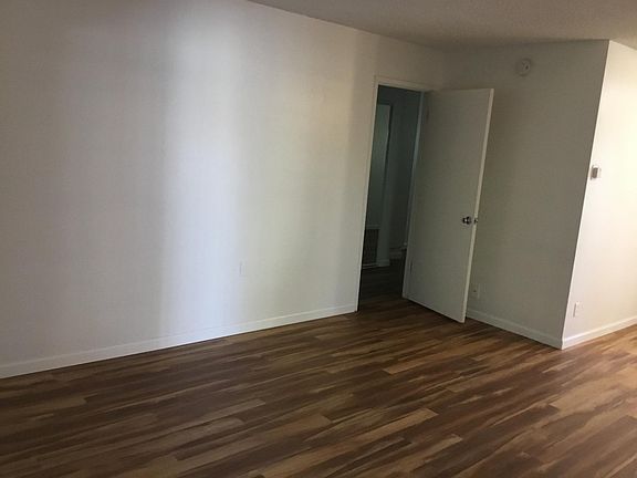 3rd image of 225 Richfield Dr #20