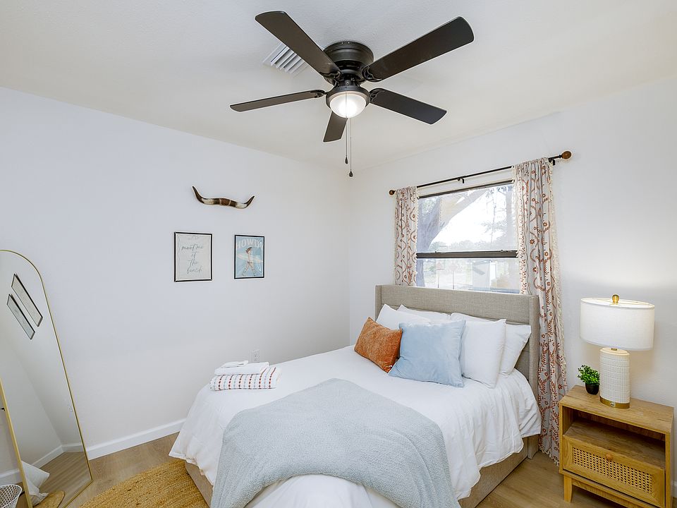1st image of 4936 40th Ave N #2