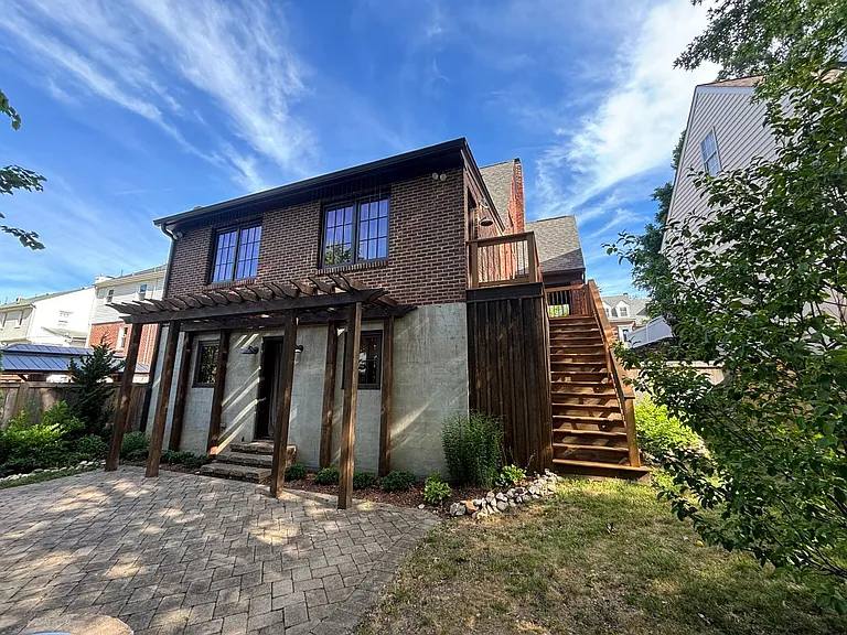 2412 Alberta Ave SW — Photo 88