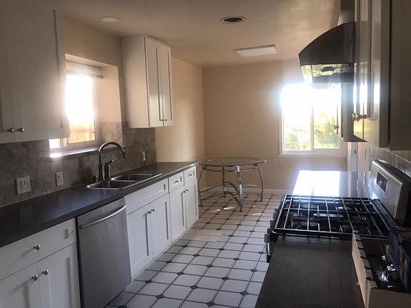 3rd image of 408 Kingsford St #408