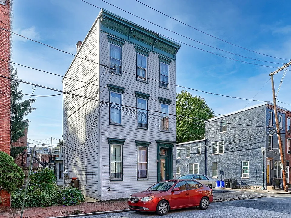 127 Herr St
