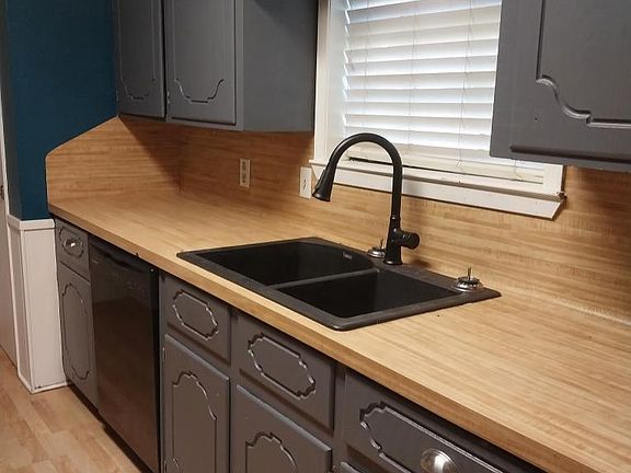 3rd image of 4600 Sunnyside Dr