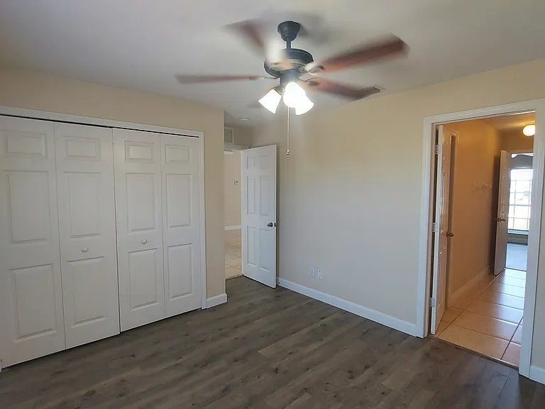 18 NW 29th Pl — Photo 15