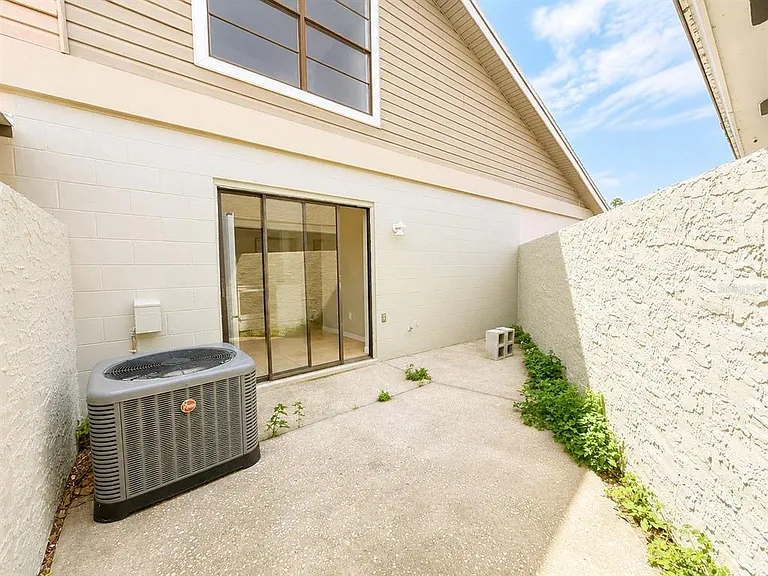 5104 Springwater Ct — Photo 9