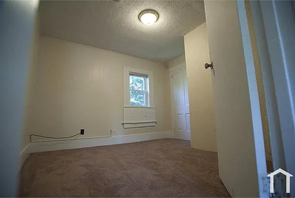 506 S Joliet St — Photo 3