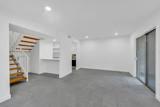 4618 Abbott Ave — Photo 5