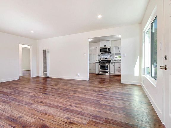 4th image of 79 Carr Dr