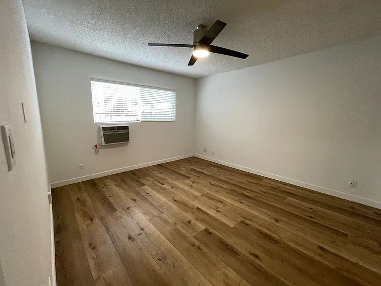 20353 Saticoy St — Photo 23