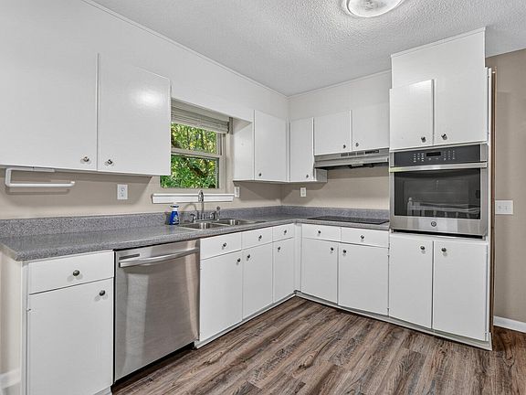 4th image of 6 Canary Ln