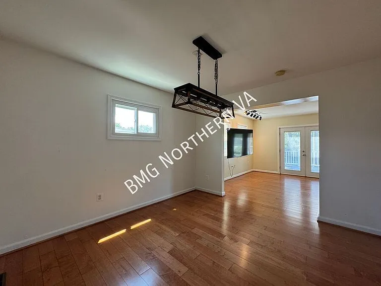 1909 Rollins Dr — Photo 10