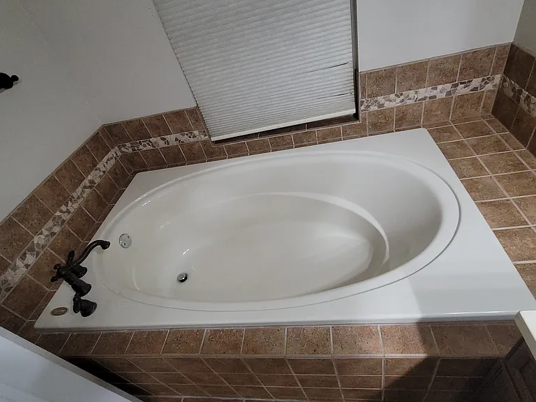 Master Bathtub