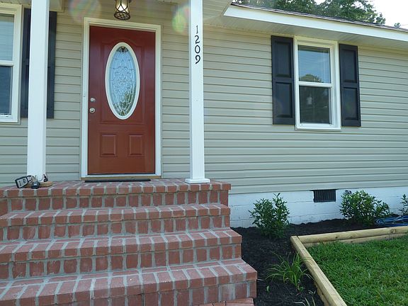 3rd image of 1209 Wilkins Dr