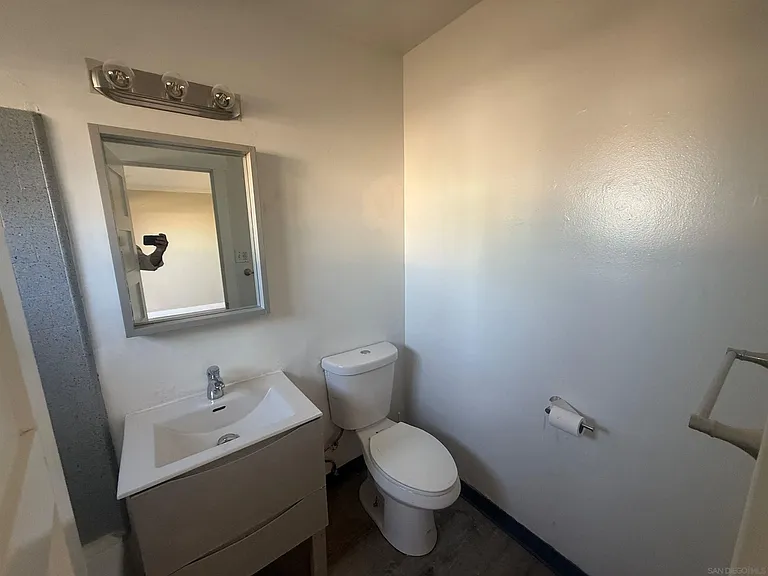 279 S Mollison Ave — Photo 11