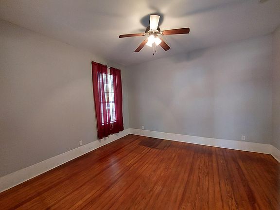 2nd image of 827 W Woodlawn Ave #1