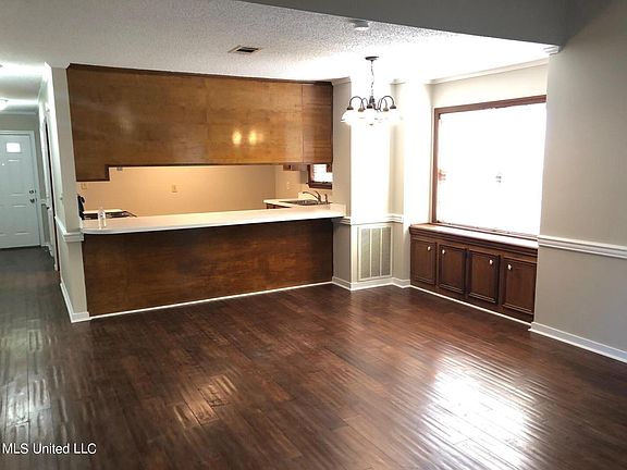 2nd image of 108 Glen Hollow Dr