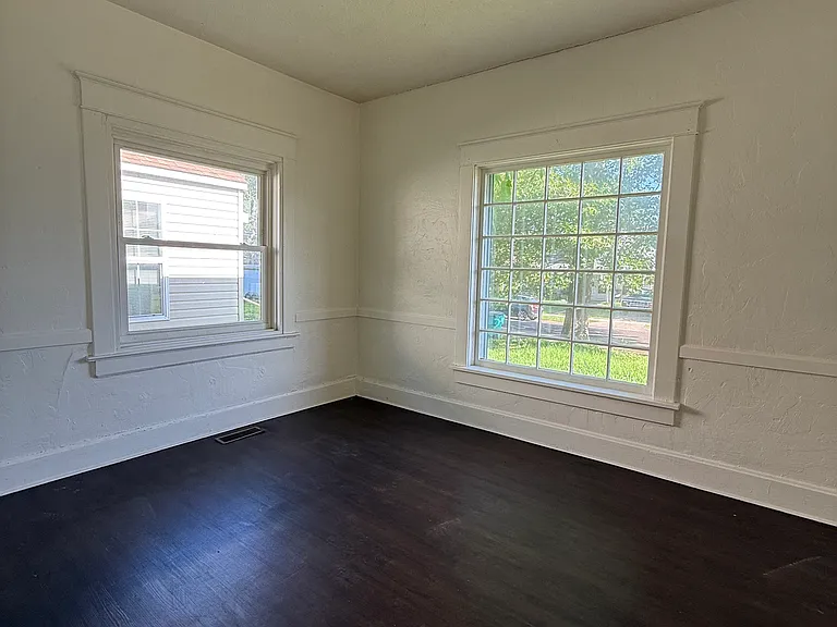 1428 W Central St — Photo 5