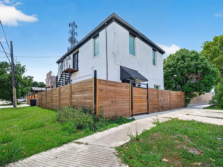 3701 Hutchins St — Photo 3