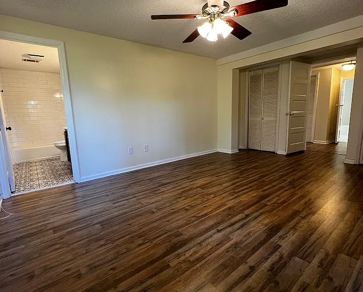 215 S Skinner Ave — Photo 16