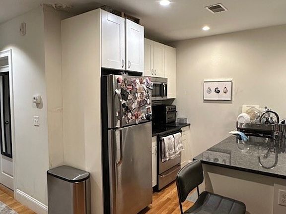 3rd image of 53 Fort Ave #3