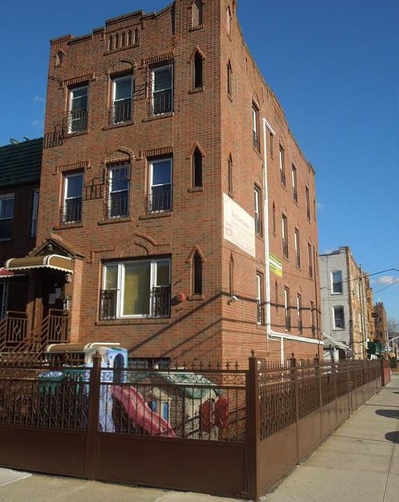 2nd image of 743 E 43rd St