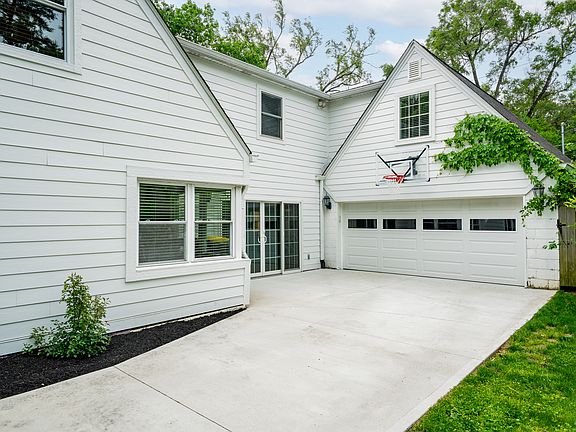 3rd image of 1217 Crawford Dr