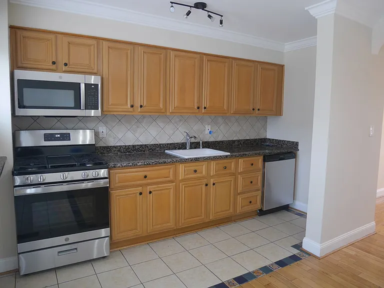 334 Kane St — Photo 3
