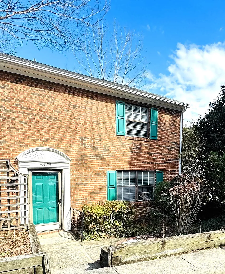 10935 Hunter Trail Ln photo 1