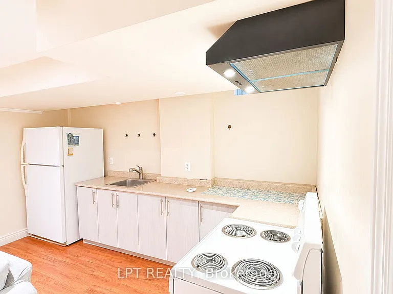 14 Hazelton Ave #BASEMENT — Photo 5